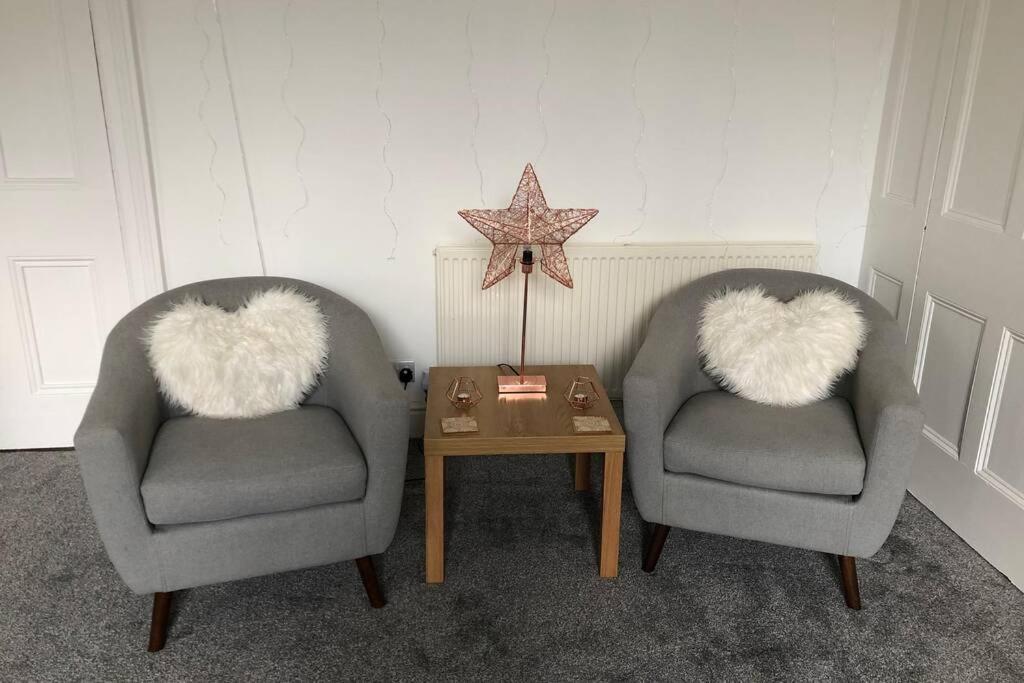 Stunning Bebington Maisonette - Large Private Drive And Entrance, Good Transport Links Exteriér fotografie