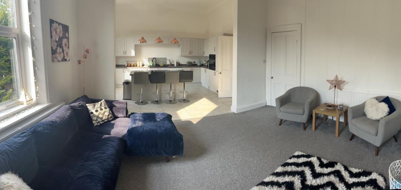 Stunning Bebington Maisonette - Large Private Drive And Entrance, Good Transport Links Exteriér fotografie